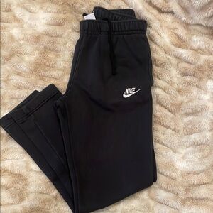 Men’s Nike Black Sweatpants with Elastic Waistband and Swoosh Logo